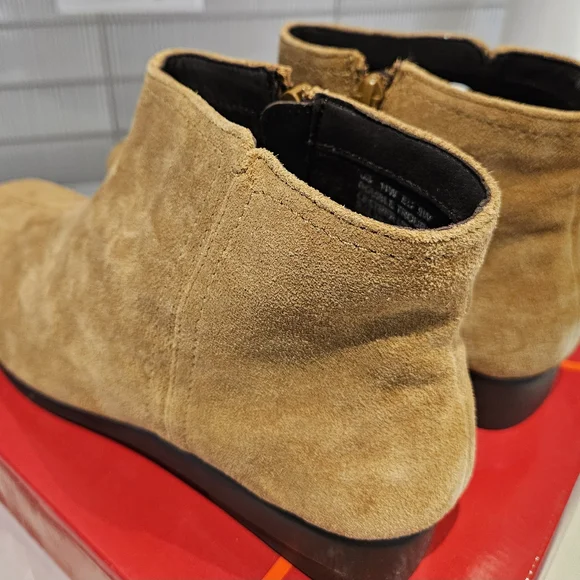 AEROSOLES Tan Suede Ankle Booties 11 W, Brand New - Picture 6 of 8